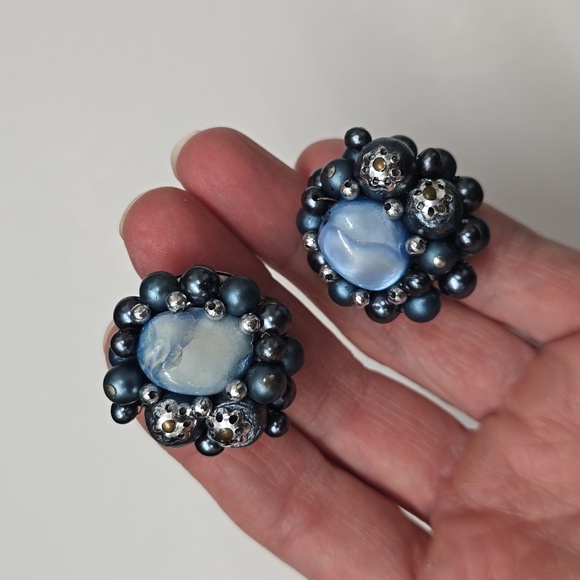 Lot Of Vintage Japan Beaded Clip On Earrings - Picture 4 of 5